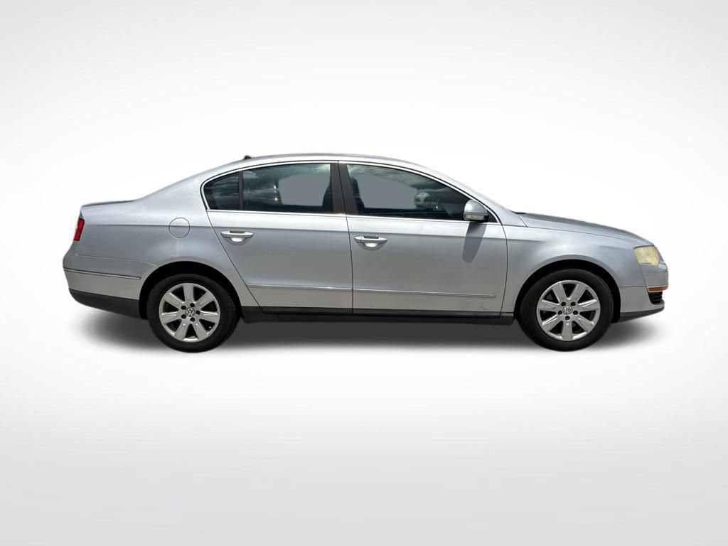 Used 2007 Volkswagen Passat 2.0T FWD image 4