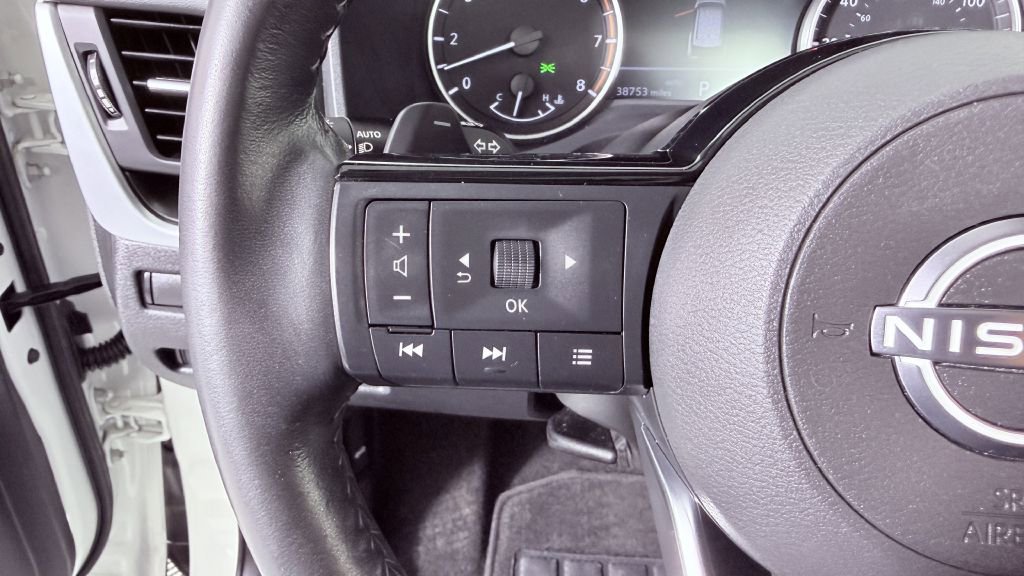 Used 2023 Nissan Rogue SV w/ SV Premium B Package image 12