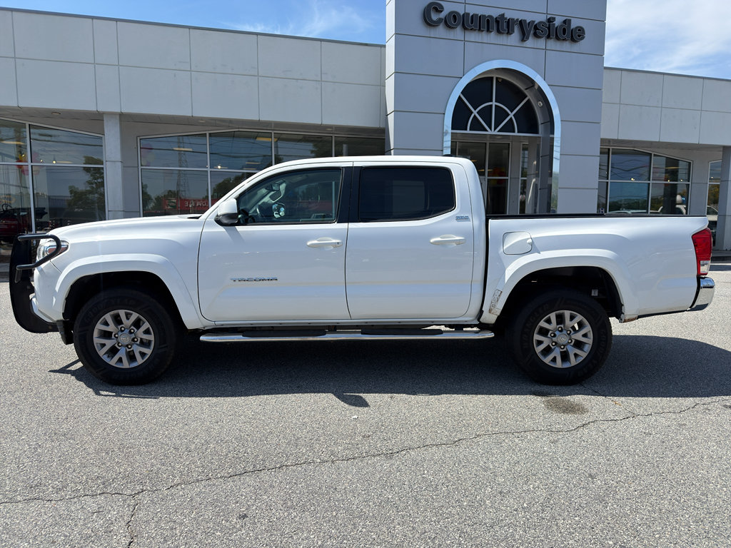 Used 2017 Toyota Tacoma SR5 w/ Tow Package RWD image 10