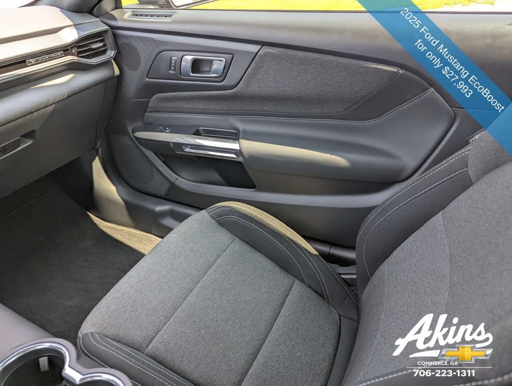 Used 2025 Ford Mustang Coupe RWD image 15