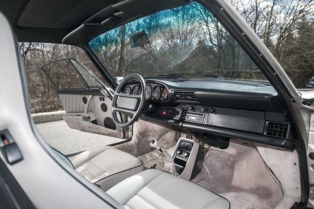 Used 1989 Porsche 911 Carrera RWD image 29
