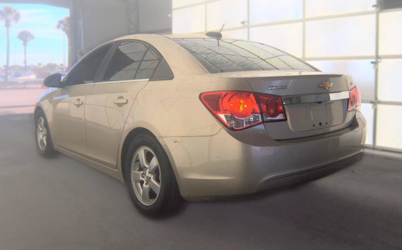 Used 2015 Chevrolet Cruze LT FWD image 4
