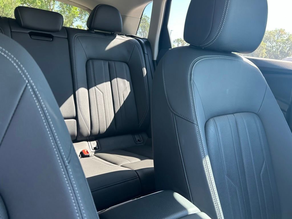 Used 2024 Audi Q8 e-tron Premium Plus w/ Premium Plus Package AWD/4WD image 39