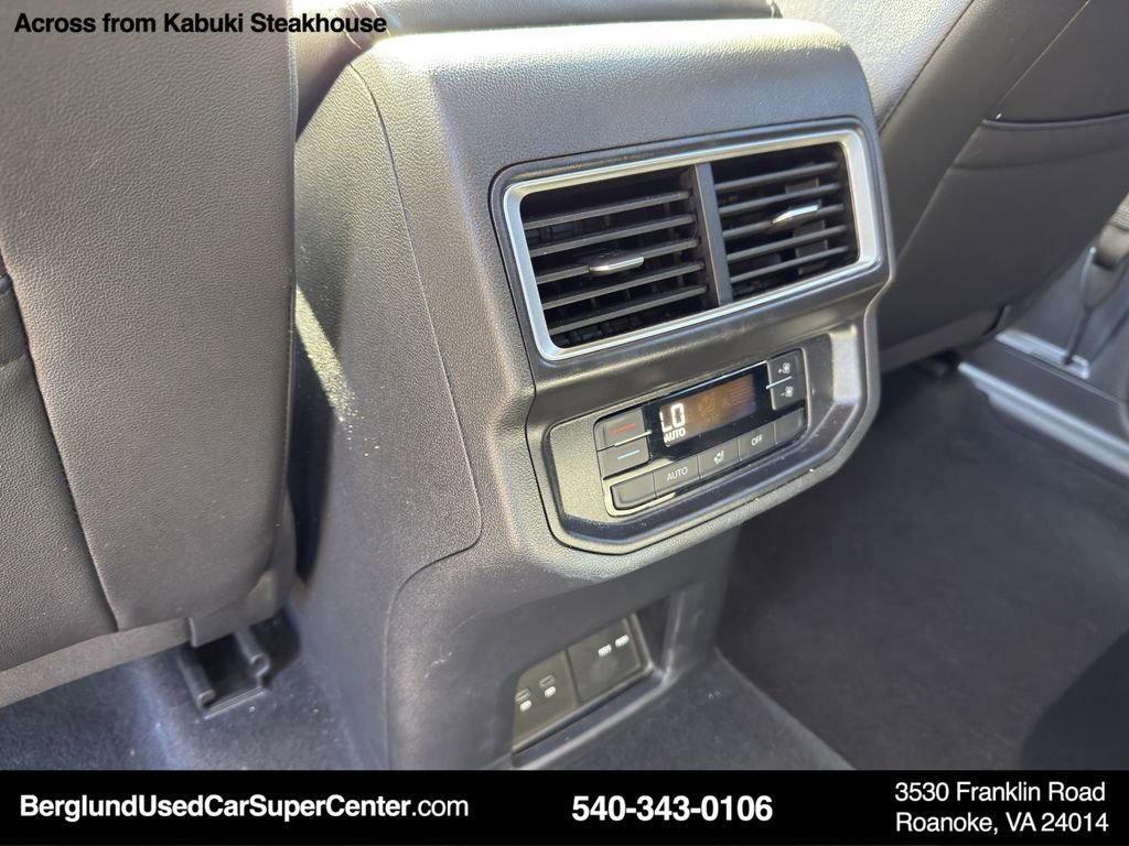 Used 2025 Volkswagen Atlas SE image 31