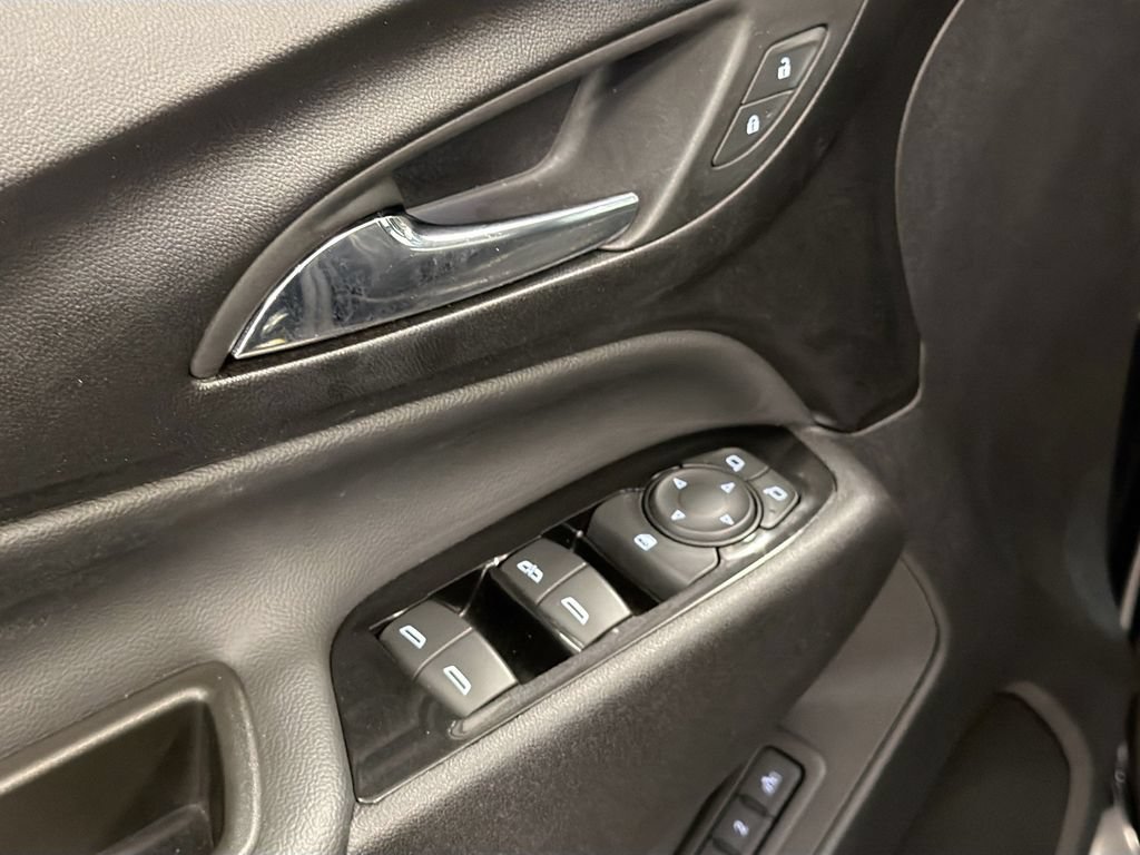 Used 2024 Chevrolet Equinox Premier AWD/4WD image 19