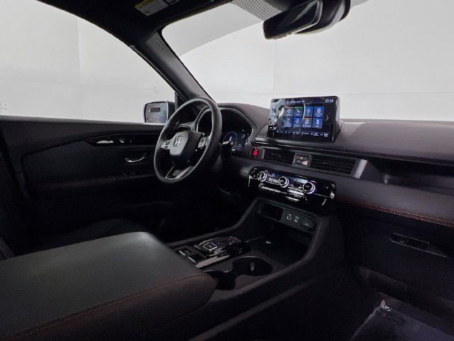 Used 2025 Honda Pilot TrailSport image 9
