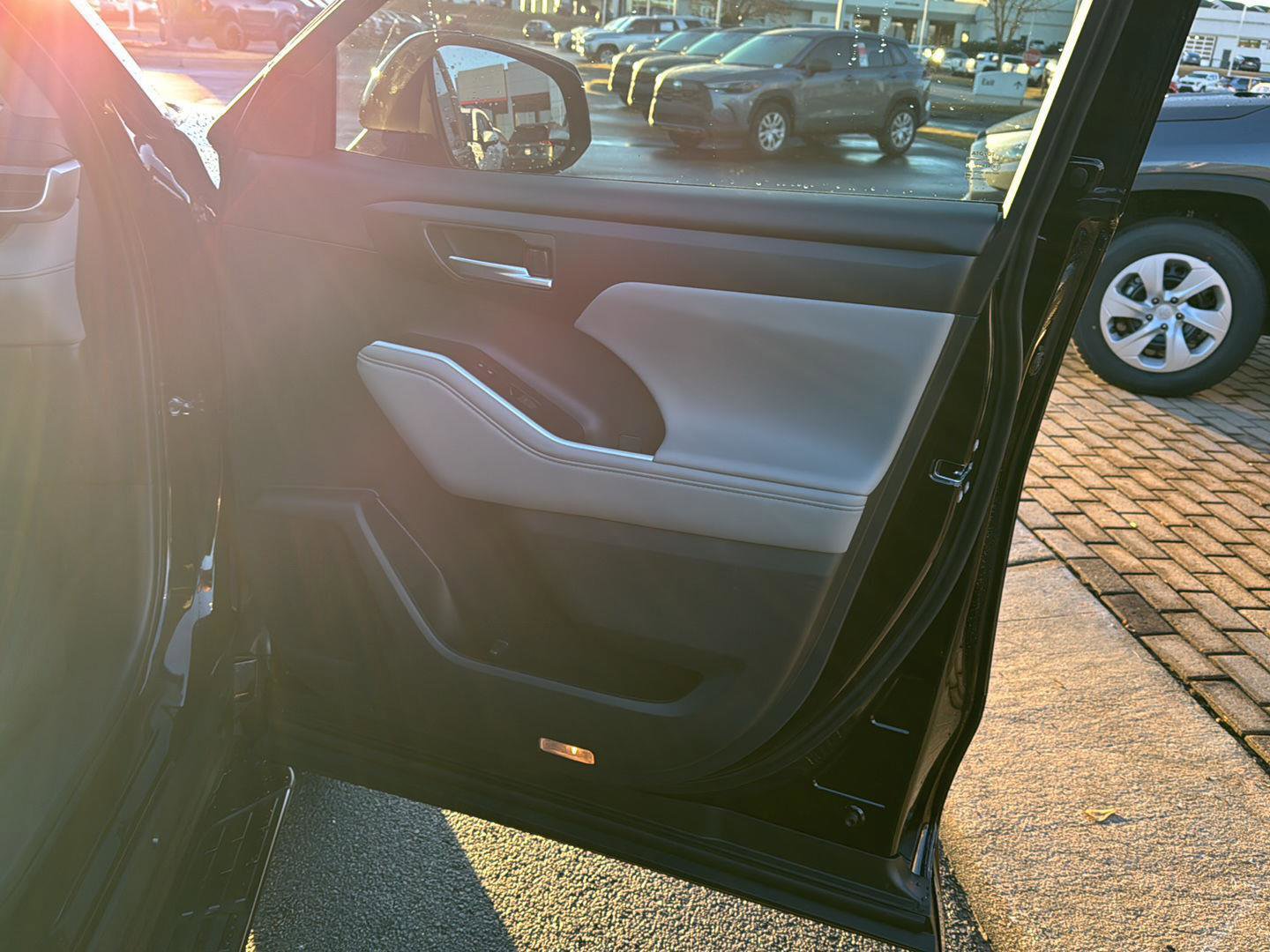 New 2026 Toyota Highlander XLE image 12