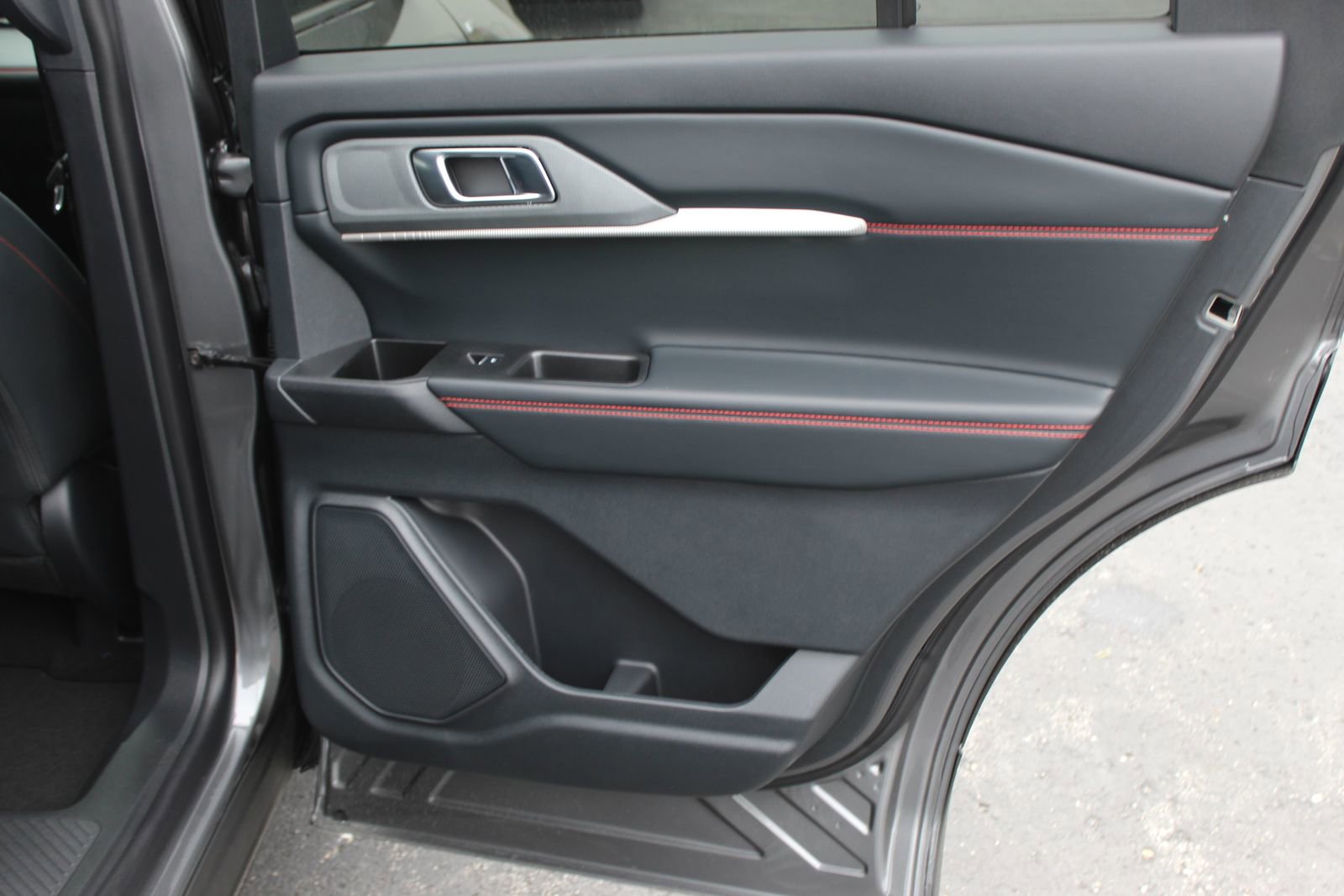 New 2026 Ford Explorer ST-Line w/ ST-Line Street Pack image 17