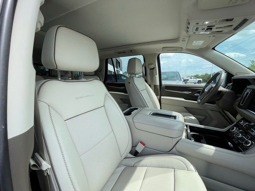 Used 2021 GMC Yukon Denali w/ Denali Premium Package AWD/4WD image 30