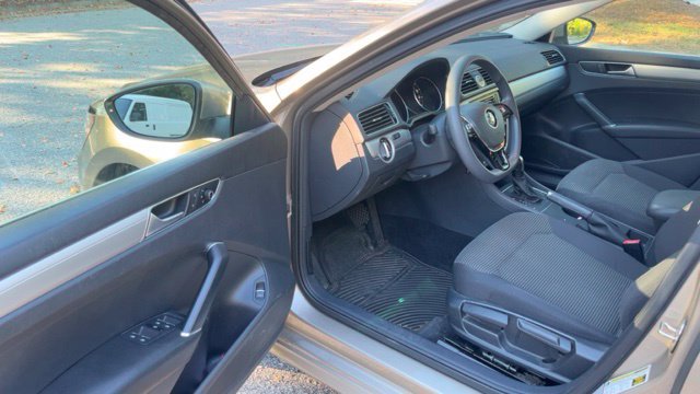 Used 2016 Volkswagen Passat 1.8T S FWD image 4