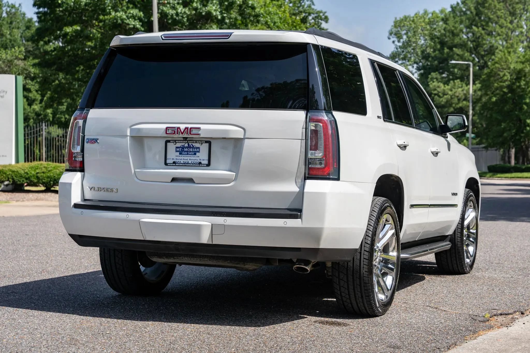 Used 2020 GMC Yukon SLT w/ Premium Edition AWD/4WD image 6