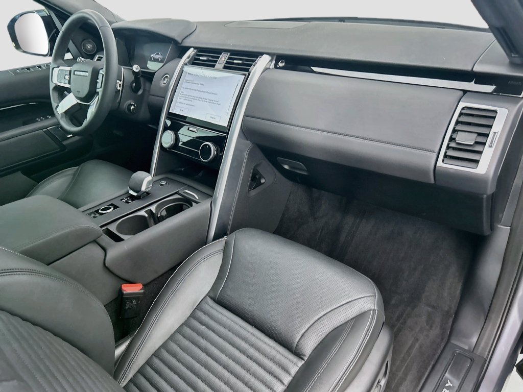 Certified 2025 Land Rover Discovery S AWD/4WD image 16