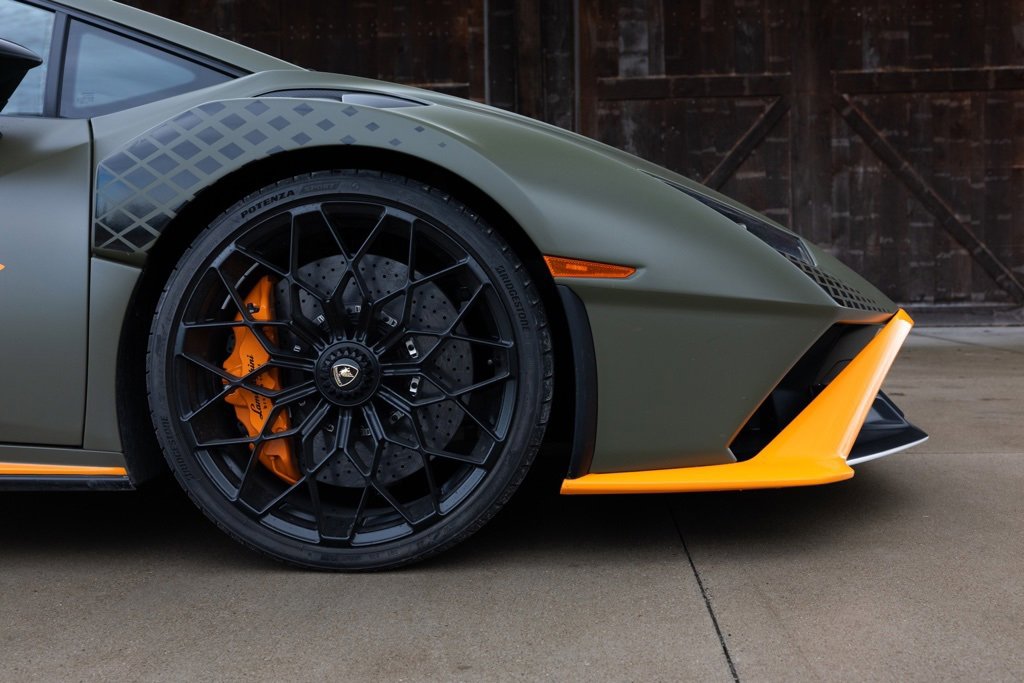 Used 2022 Lamborghini Huracan STO image 8