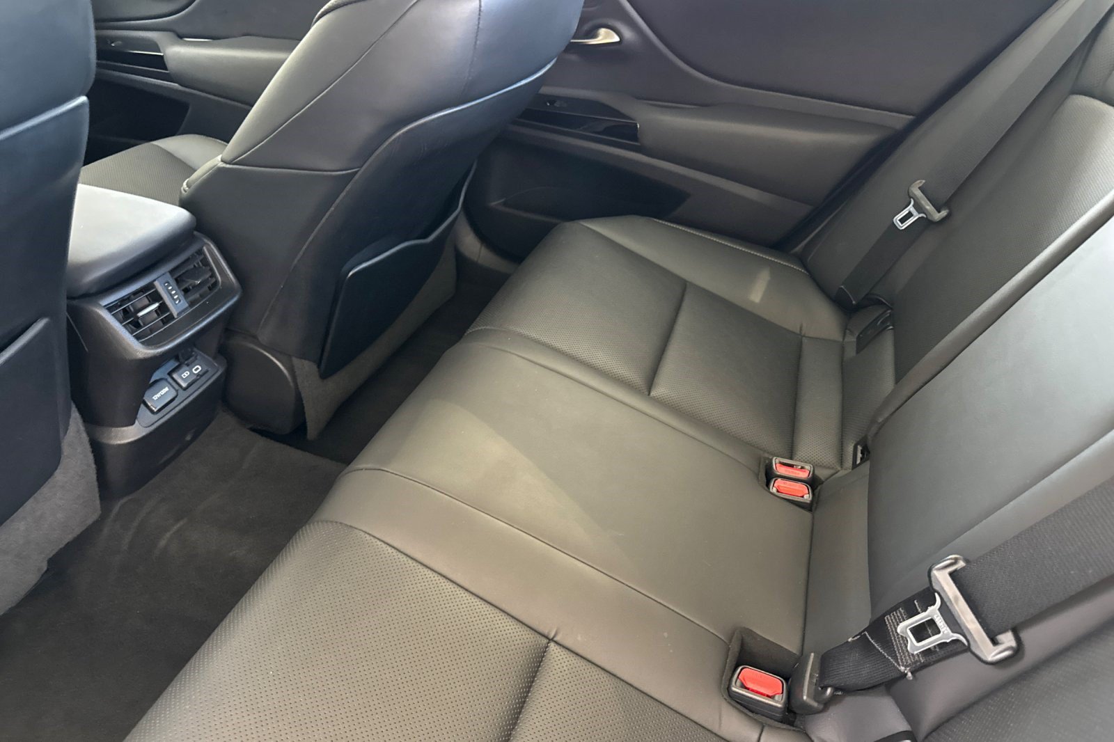 Certified 2022 Lexus ES 300h w/ Premium Package FWD image 15