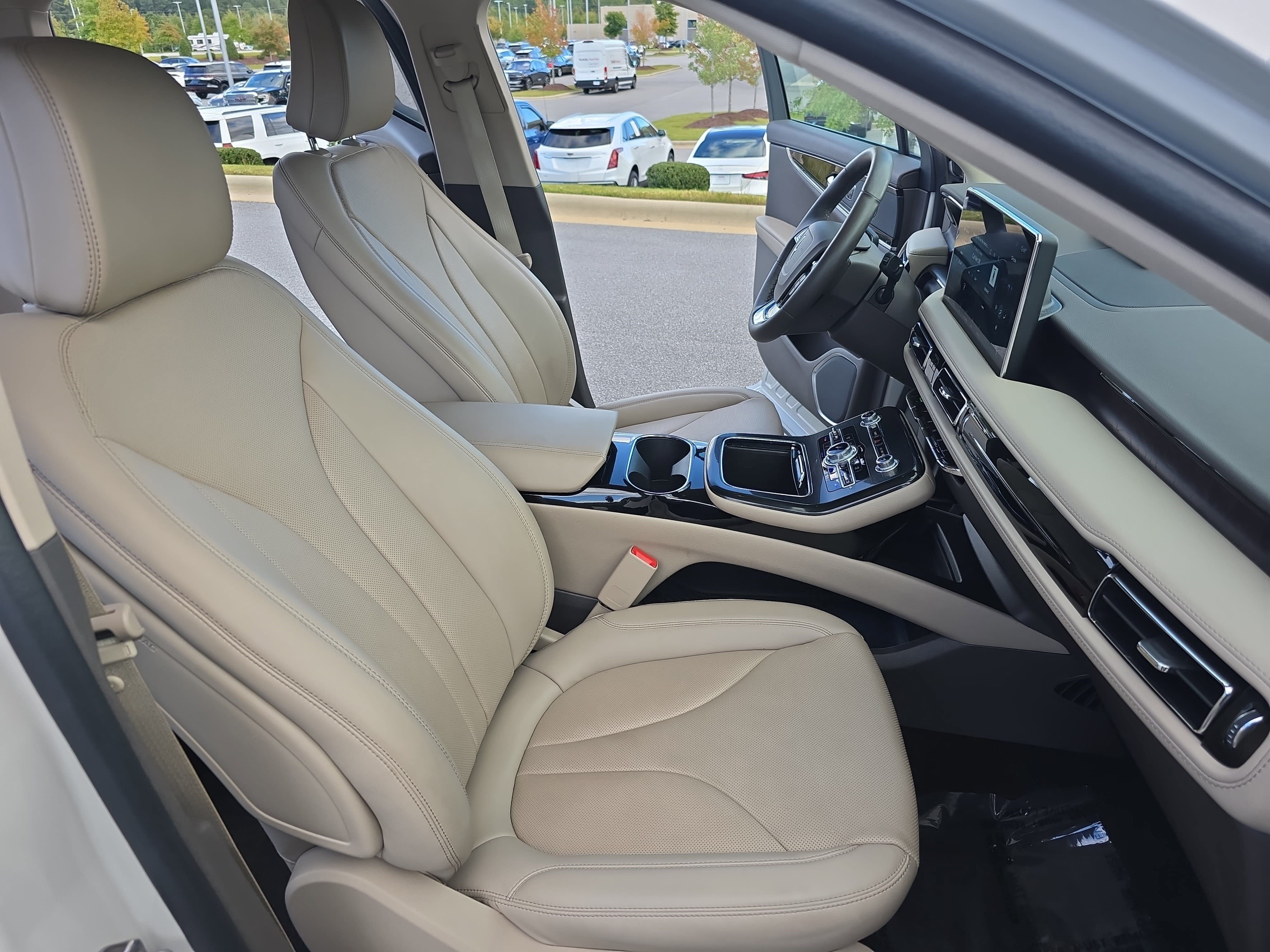 Used 2023 Lincoln Nautilus Reserve w/ Equipment Group 201A AWD/4WD image 10