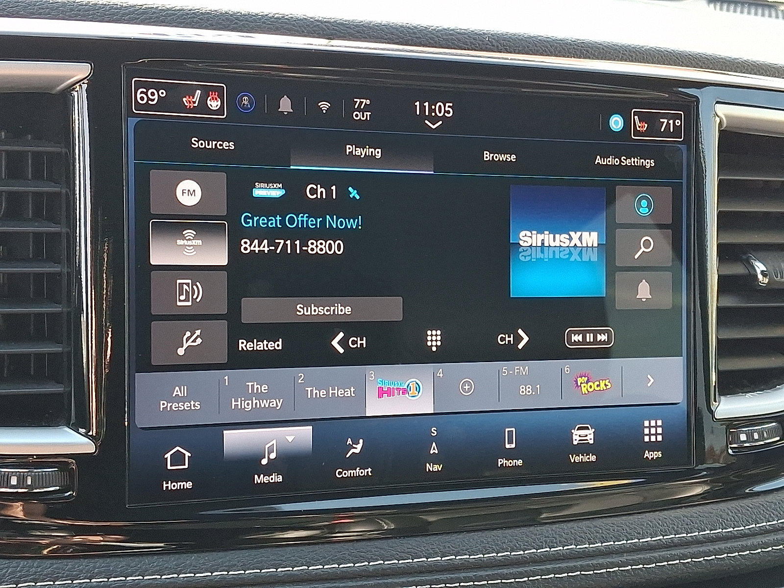 Used 2024 Chrysler Pacifica Limited FWD image 19