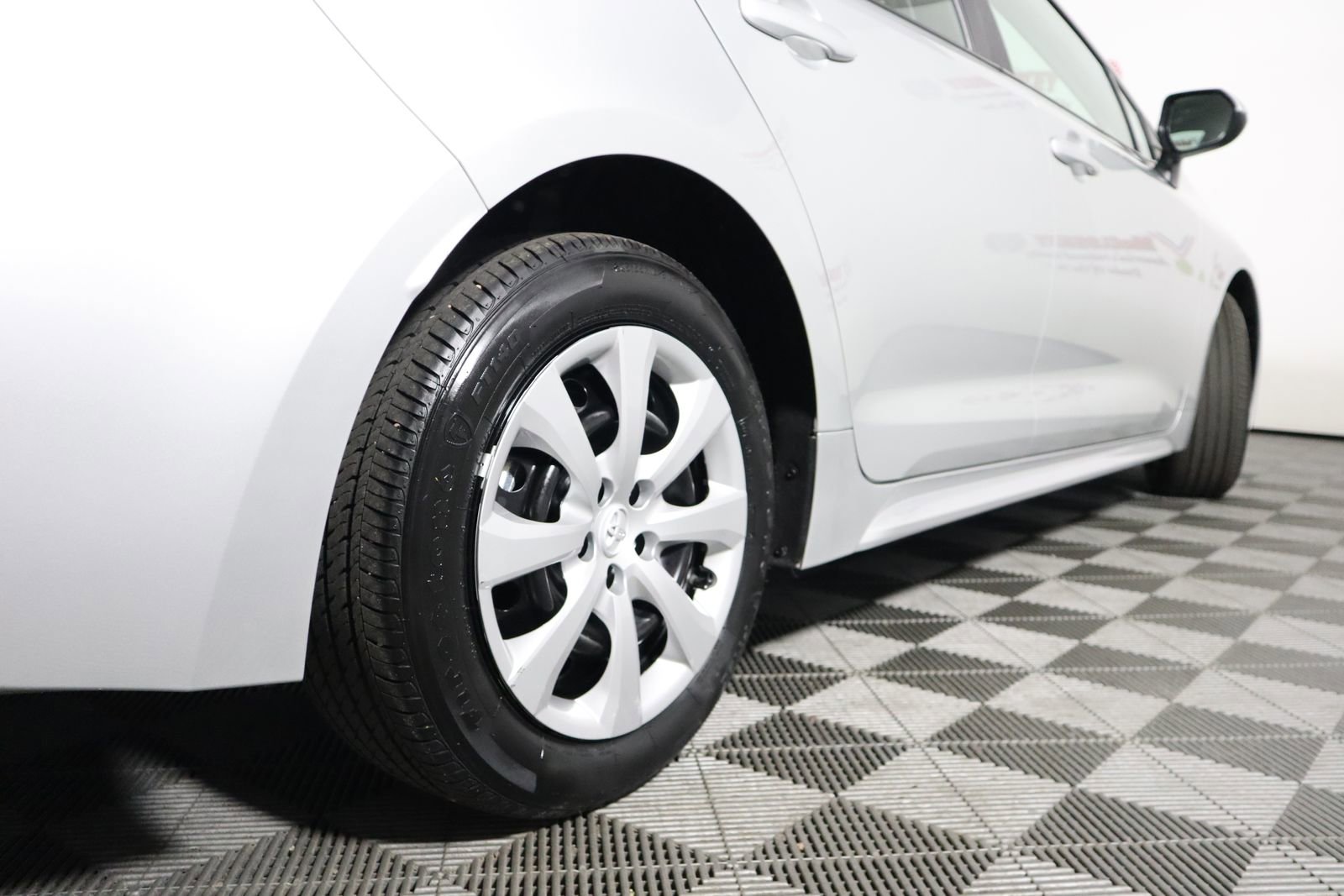 Used 2025 Toyota Corolla LE image 11