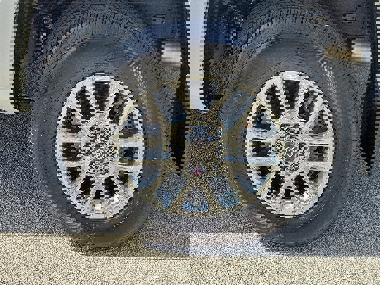 Used 2025 Toyota Tacoma Limited image 5