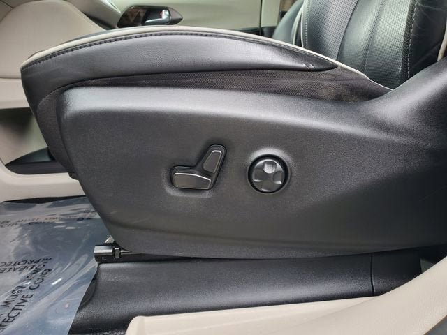 Used 2022 Chrysler Pacifica Limited FWD image 5