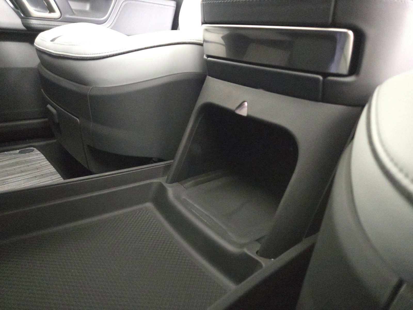 Used 2023 Rivian R1S Launch Edition AWD/4WD image 32