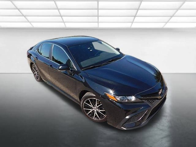 Used 2024 Toyota Camry SE image 2