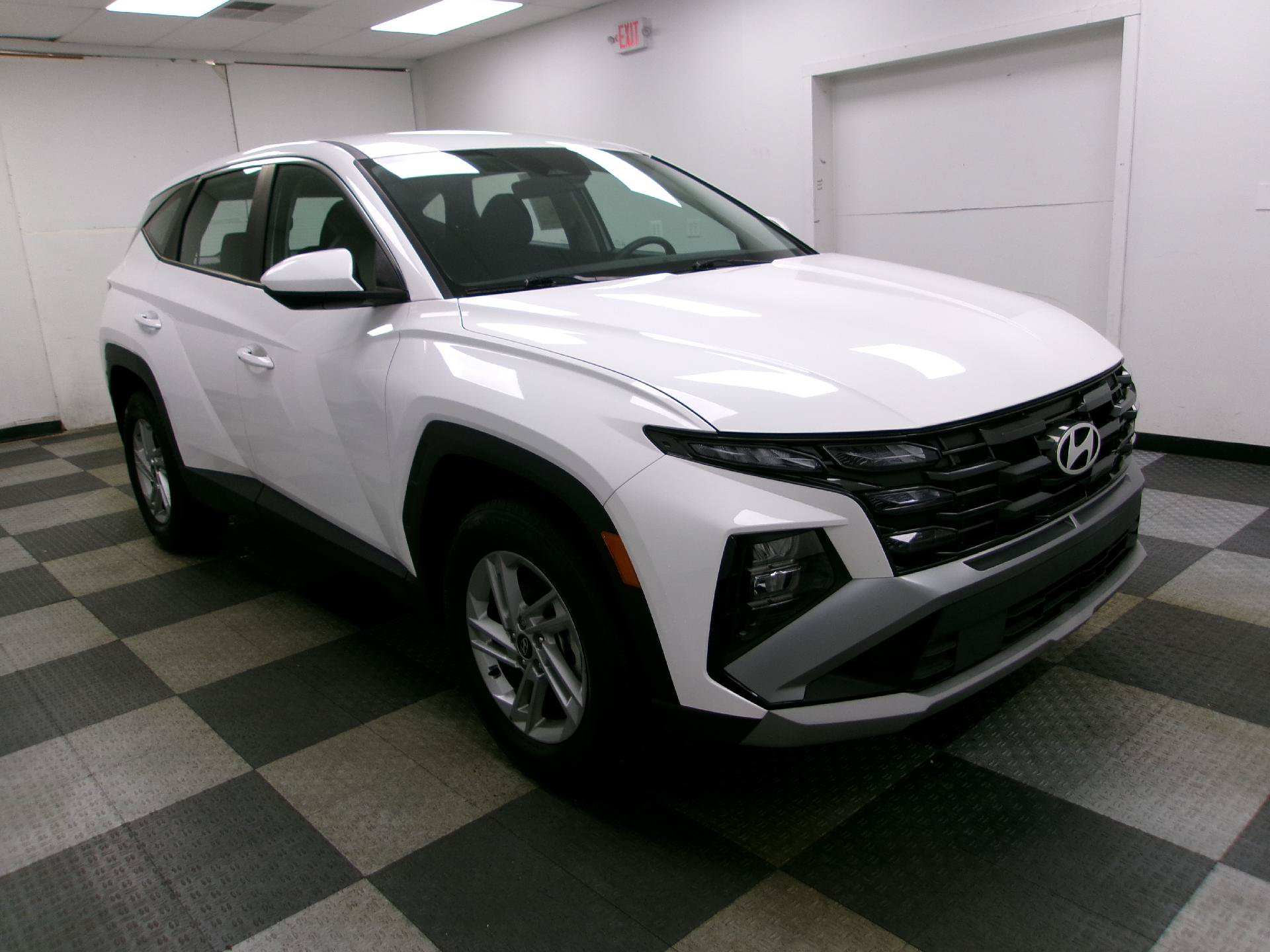 Used 2025 Hyundai Tucson SE AWD/4WD image 14
