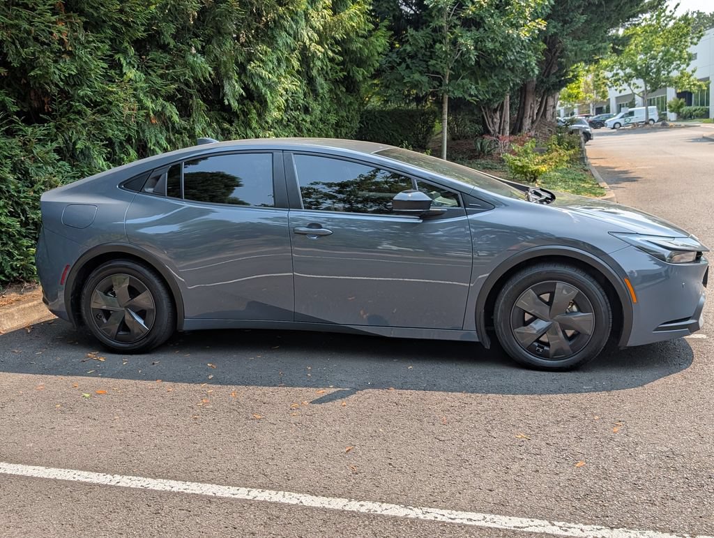 Certified 2025 Toyota Prius Plug-In Hybrid FWD image 5