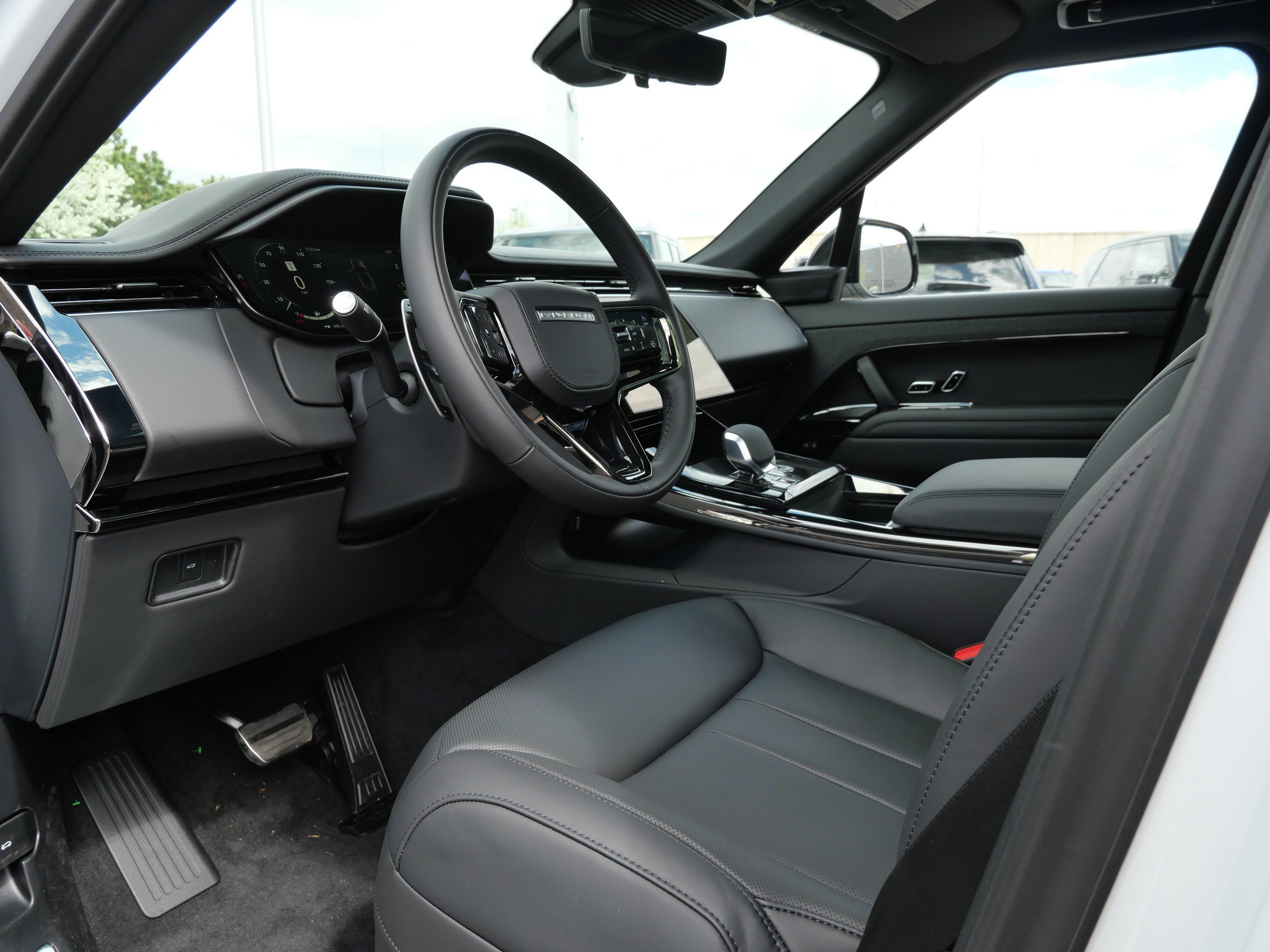 New 2026 Land Rover Range Rover Sport Dynamic SE AWD/4WD image 3