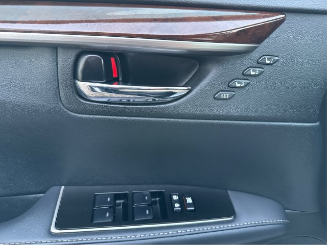 Used 2018 Lexus ES 350 w/ Luxury Package w/Wood Trim FWD image 21