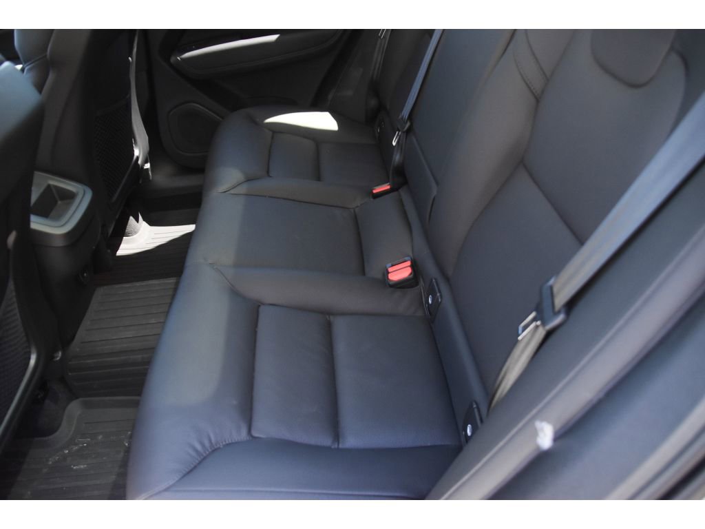 Certified 2025 Volvo XC60 B5 Plus w/ Protection Package Premier image 16