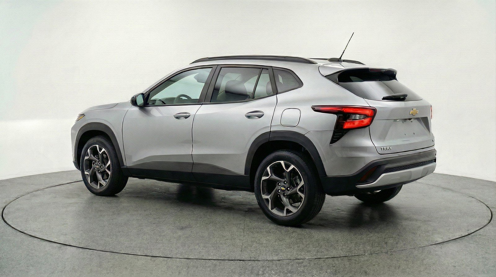 Used 2025 Chevrolet Trax LT FWD image 6