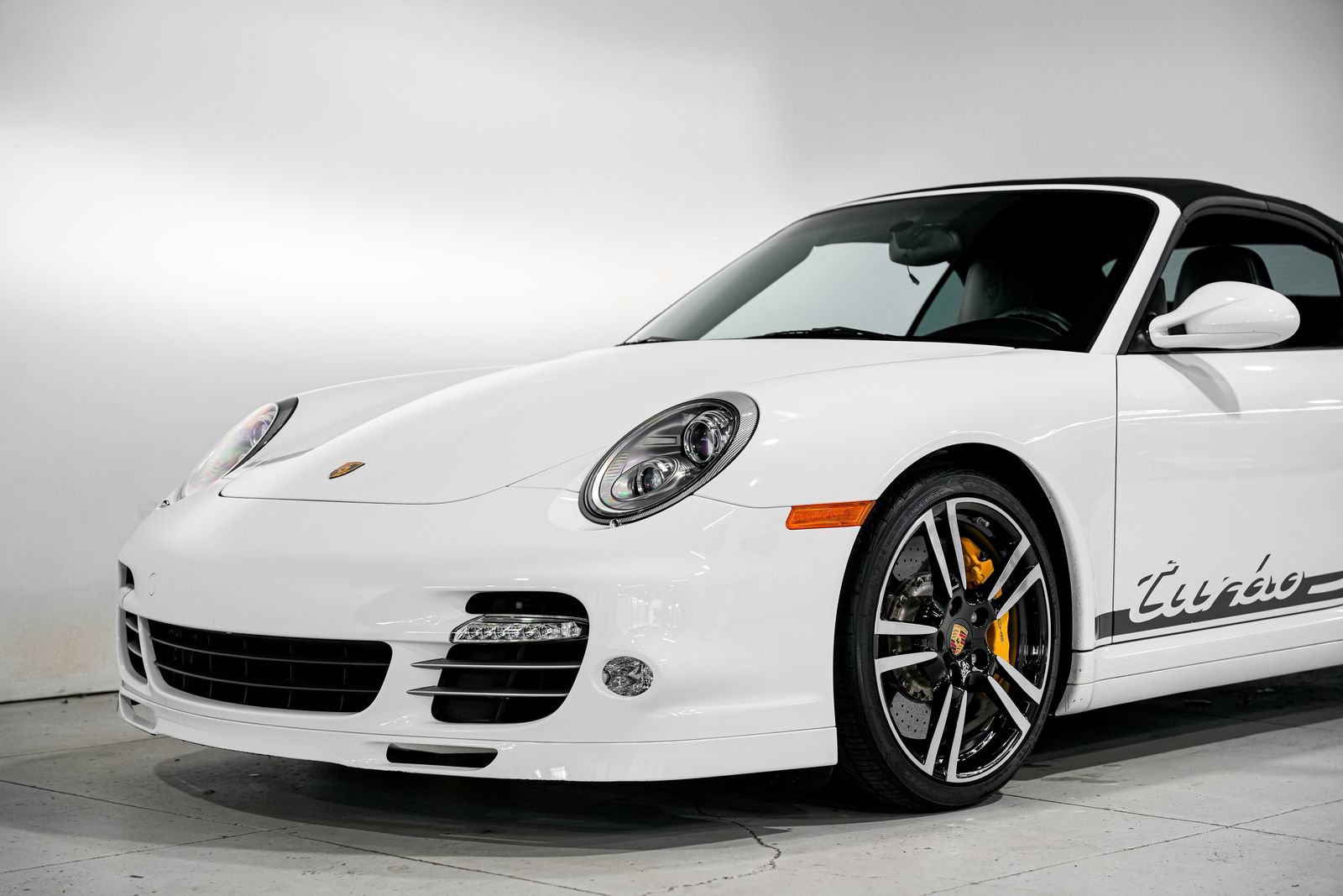 Used 2011 Porsche 911 Turbo S AWD/4WD image 34