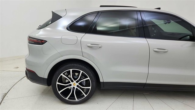 Used 2022 Porsche Cayenne image 12