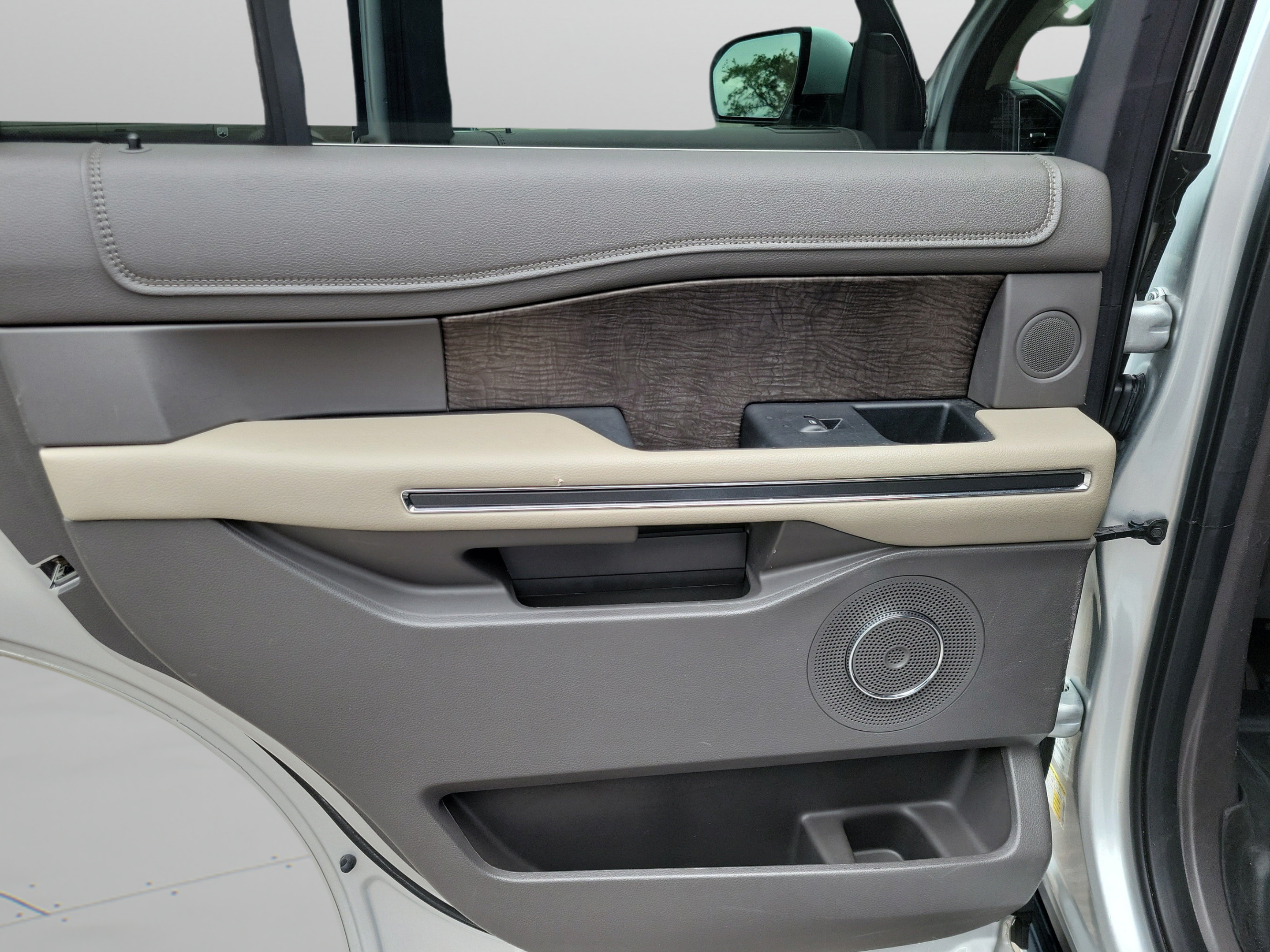 Used 2018 Ford Expedition Limited w/ Equipment Group 302A RWD image 11