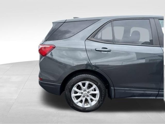 Used 2020 Chevrolet Equinox LS w/ LS Convenience Package image 4