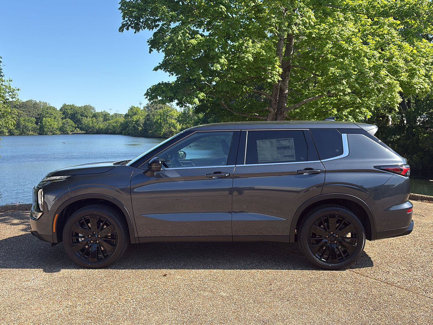 New 2026 Mitsubishi Outlander LE FWD image 10