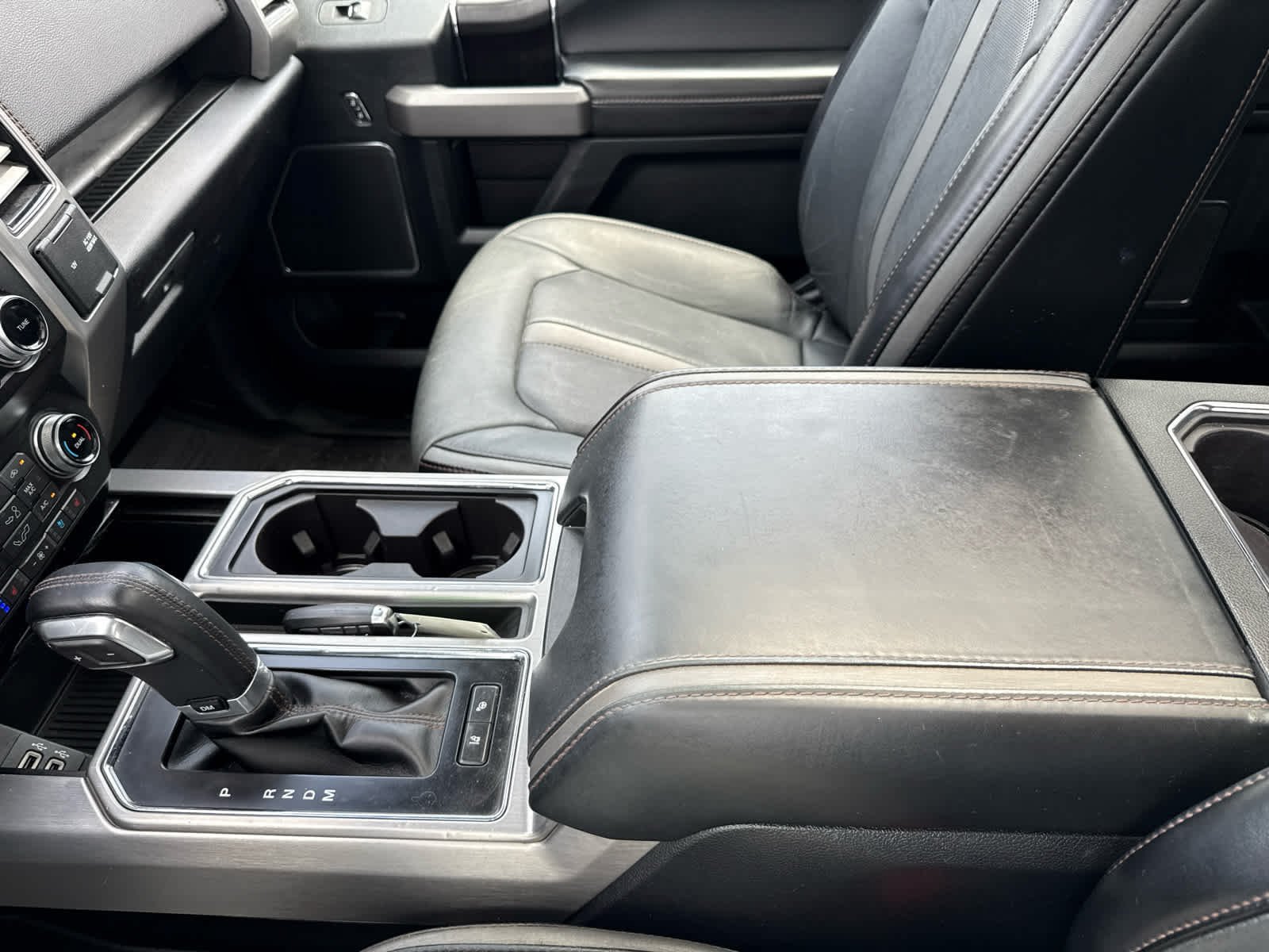 Used 2019 Ford F150 Platinum w/ Equipment Group 701A Luxury AWD/4WD image 18