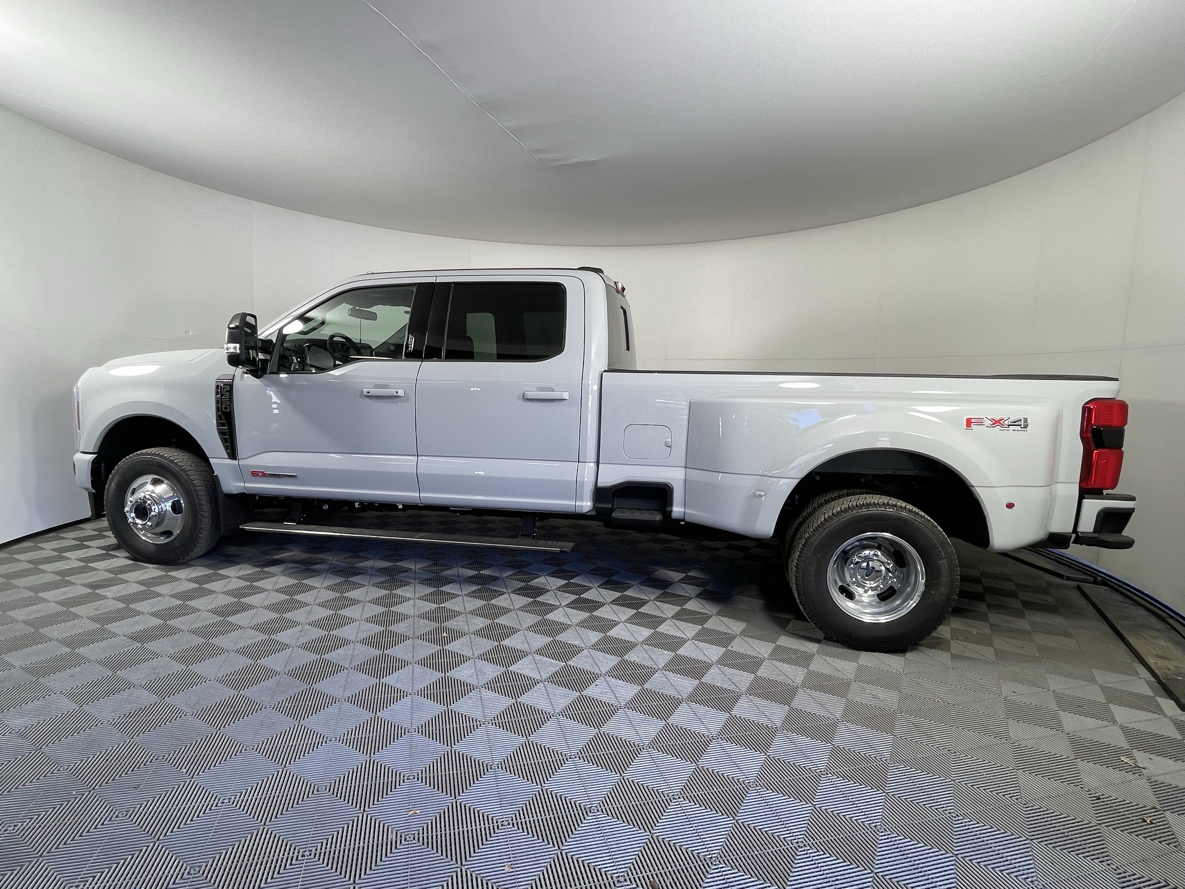 New 2026 Ford F350 Platinum AWD/4WD image 2
