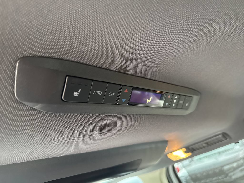 Used 2023 Toyota Sienna Platinum AWD/4WD image 64