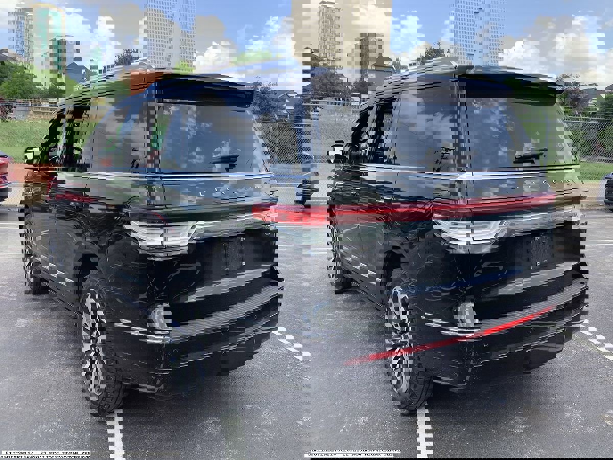 Used 2022 Lincoln Navigator Reserve AWD/4WD image 6