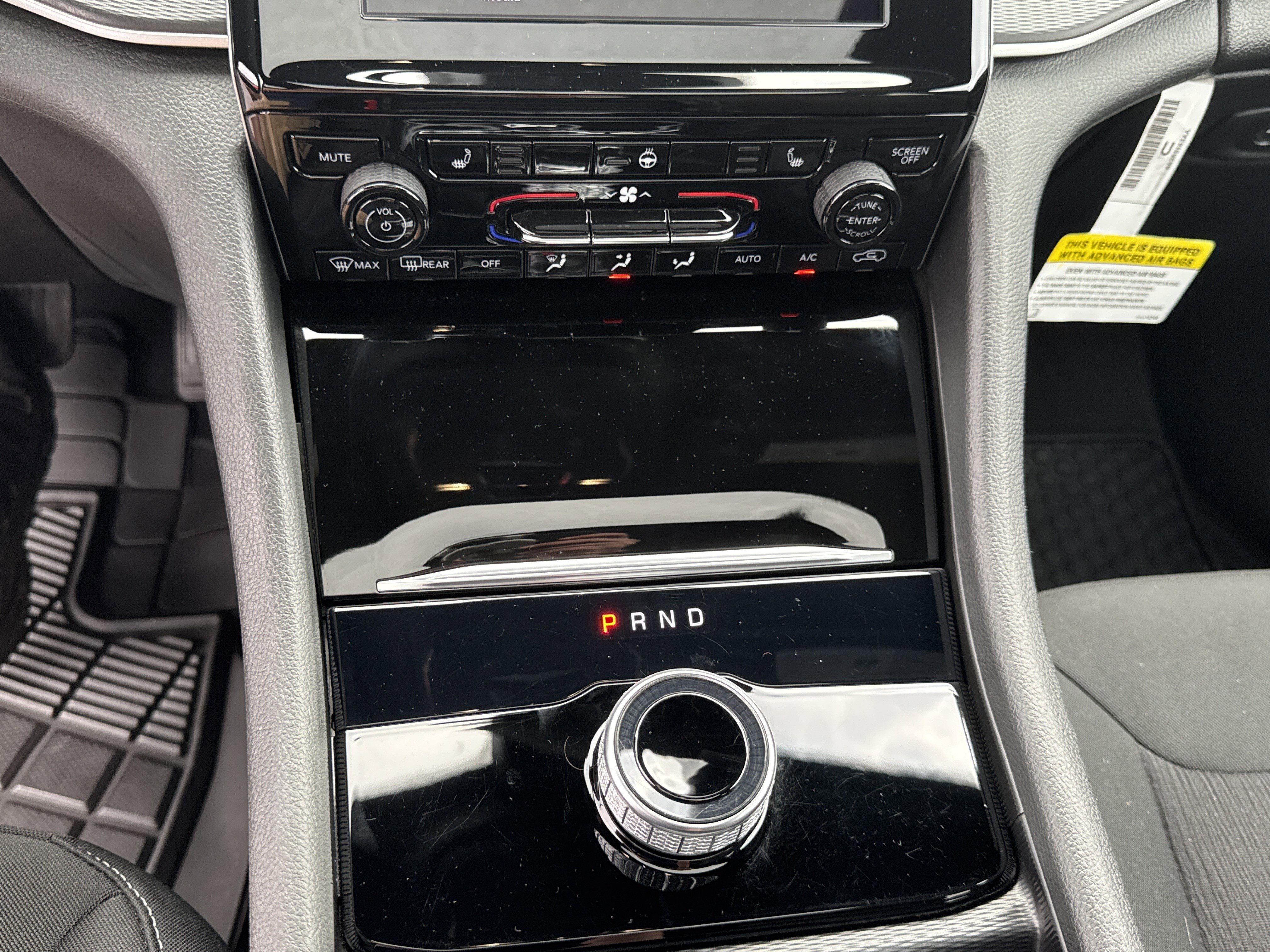 Used 2025 Jeep Grand Cherokee Laredo X w/ Luxury Tech Group I image 29