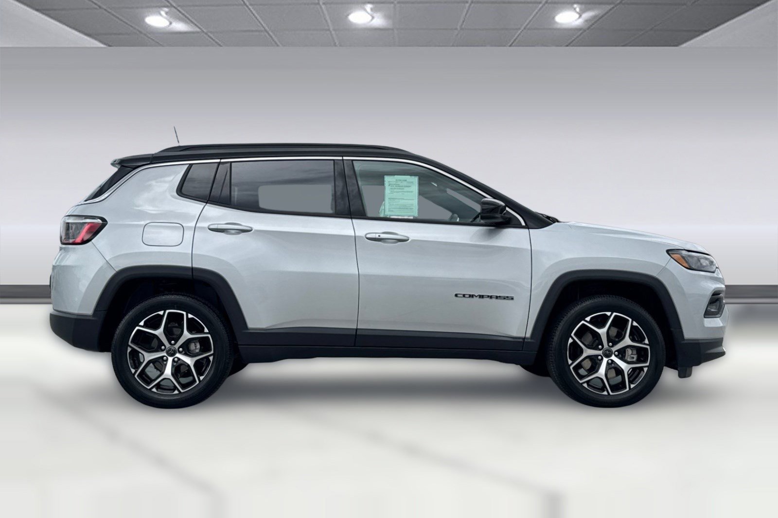 Used 2025 Jeep Compass Limited AWD/4WD image 2