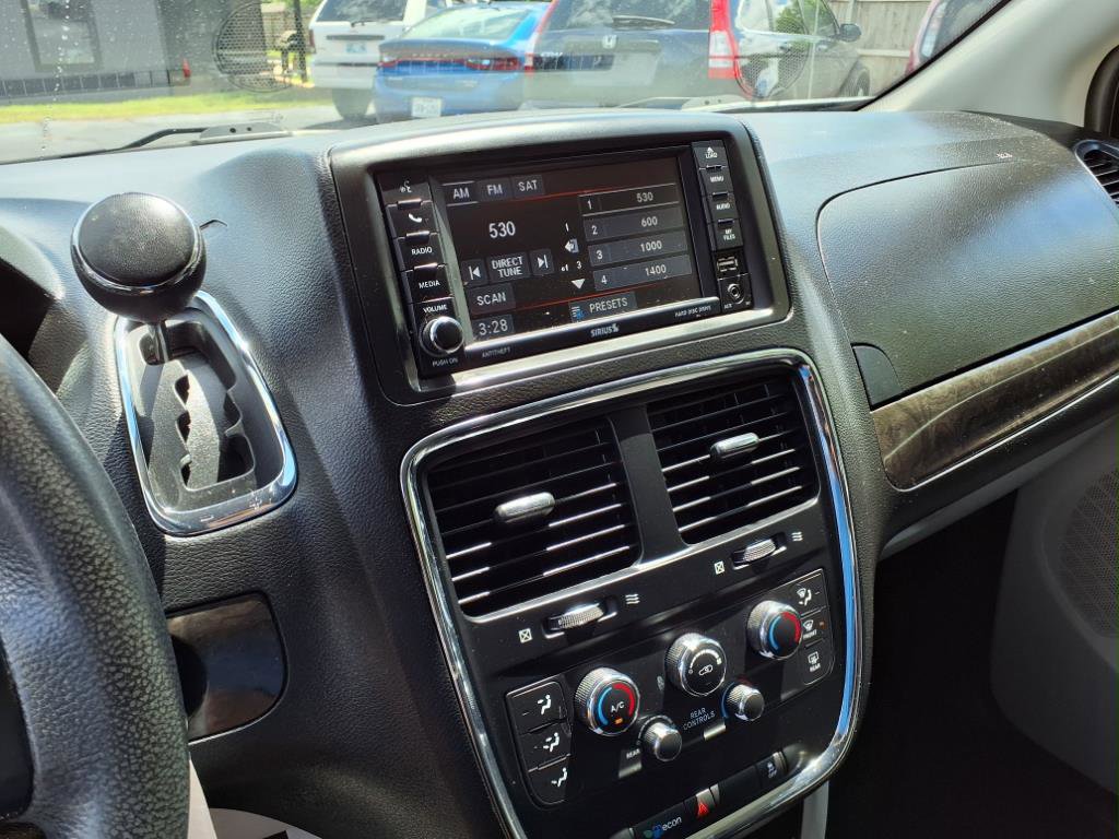 Used 2018 Dodge Grand Caravan SE w/ UConnect Hands-Free Group image 11