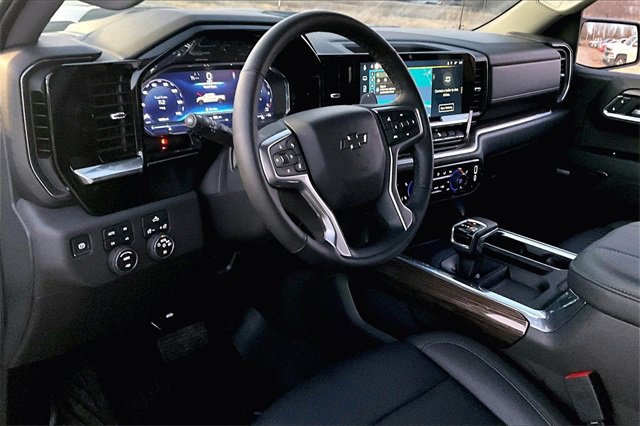 Used 2025 Chevrolet Silverado 1500 LT Trail Boss w/ Convenience Package II image 18