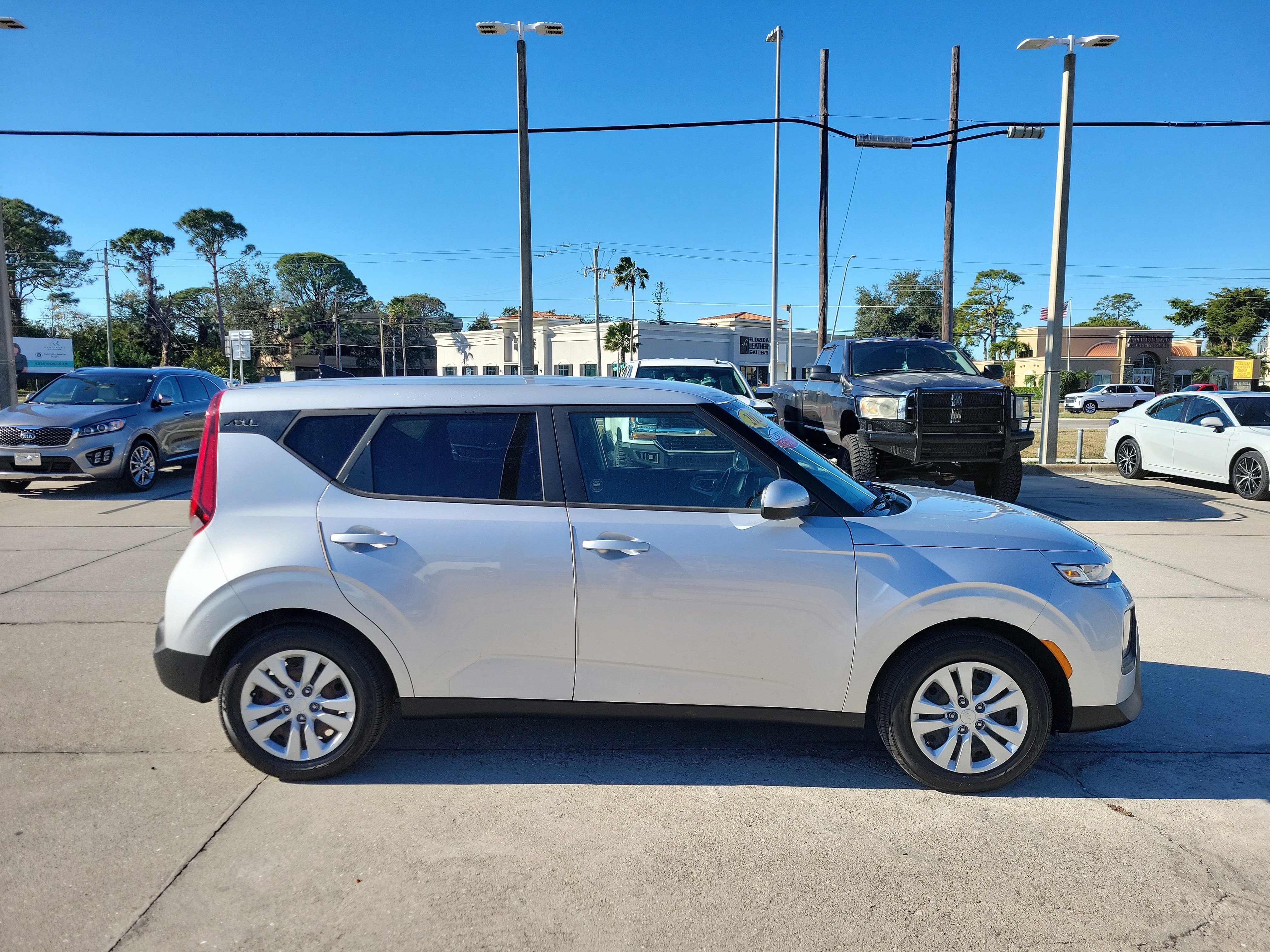 Certified 2020 Kia Soul LX image 3