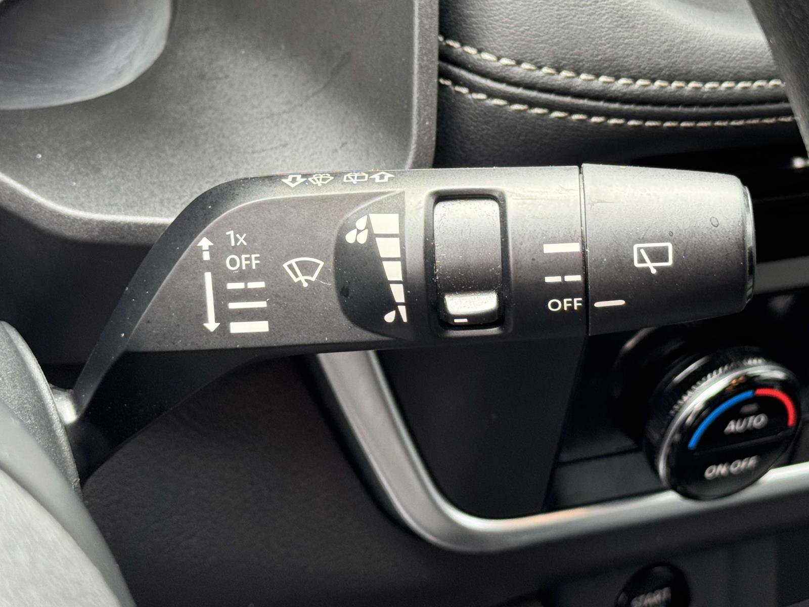 Used 2024 Nissan Rogue SV image 10