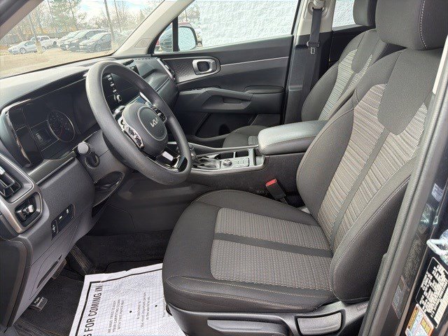 Used 2022 Kia Sorento LX image 11