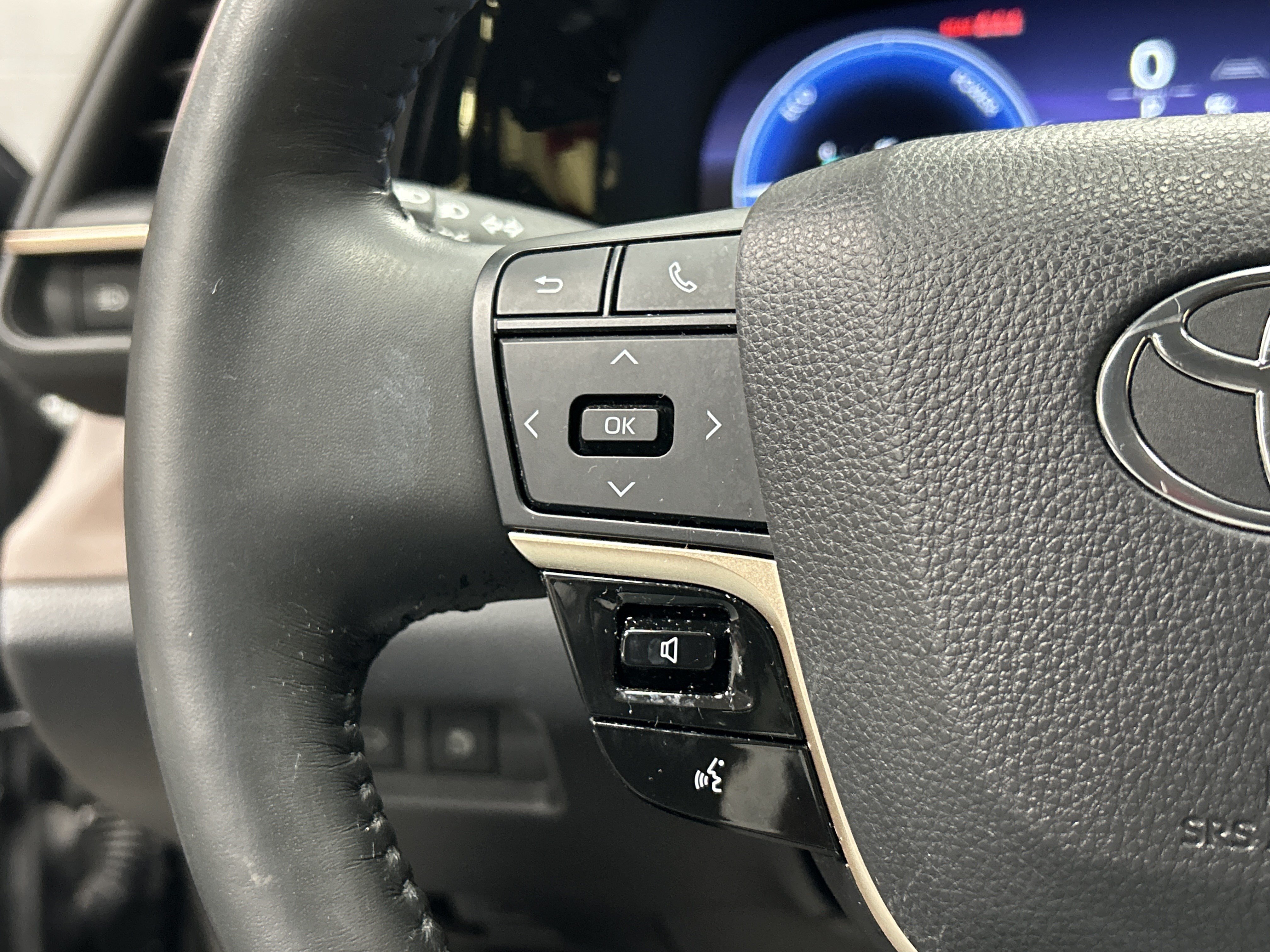 Used 2023 Toyota Crown AWD/4WD image 19
