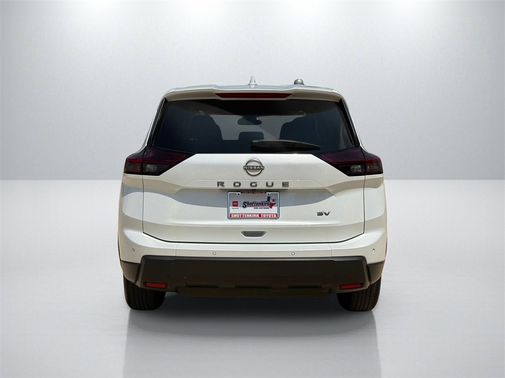 Used 2024 Nissan Rogue SV image 6