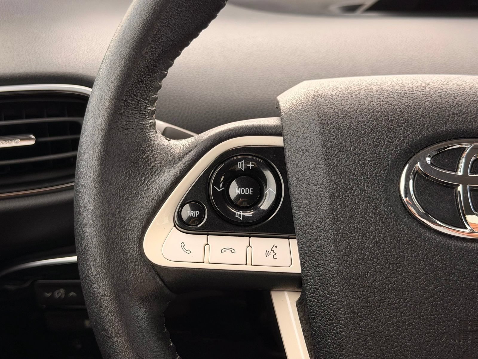 Used 2017 Toyota Prius Prime Premium FWD image 25